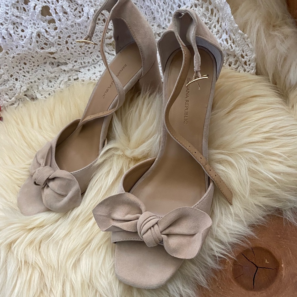 Banana Republic size 9, great condition!!